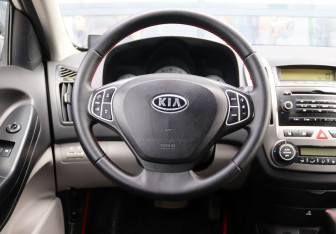 Подержанный автомобиль Kia Ceed Hatchback 2009 года (17 фото)