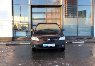 Подержанный автомобиль Renault Logan Sedan 2009 года (8 фото)