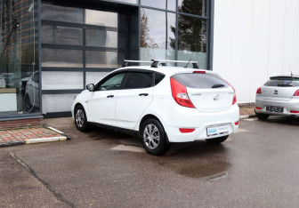 Подержанный автомобиль Hyundai Solaris Hatchback 2012 года (3 фото)