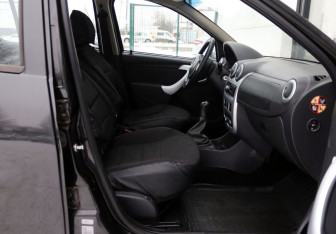 Подержанный автомобиль Renault Sandero 2012 года (12 фото)