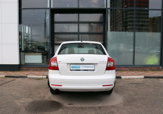 Подержанный автомобиль Skoda Octavia Liftback 2011 года (4 фото)