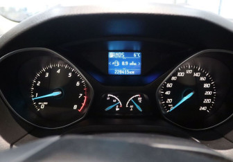 Подержанный автомобиль Ford Focus Hatchback 2012 года (19 фото)