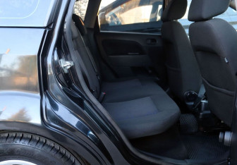 Подержанный автомобиль Ford Fiesta Hatchback 2008 года (12 фото)