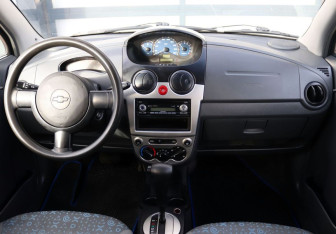 Подержанный автомобиль Chevrolet Spark 2006 года (15 фото)
