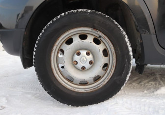 Подержанный автомобиль Renault Duster 2016 года (10 фото)