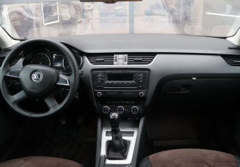 Подержанный автомобиль Skoda Octavia Liftback 2014 года (15 фото)