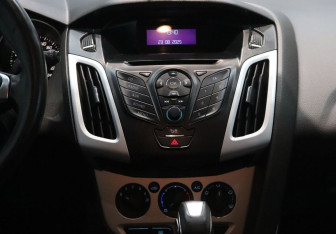 Подержанный автомобиль Ford Focus Hatchback 2012 года (17 фото)