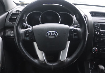 Подержанный автомобиль Kia Sorento 2010 года (15 фото)