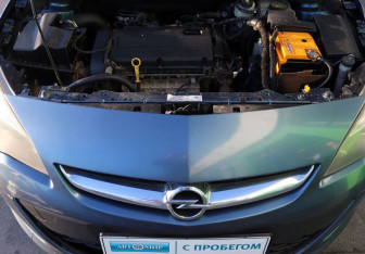 Подержанный автомобиль Opel Astra Sedan 2013 года (9 фото)