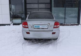 Подержанный автомобиль Kia Rio Sedan 2003 года (4 фото)