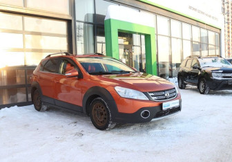 Подержанный автомобиль DongFeng H30 Cross 2016 года (7 фото)