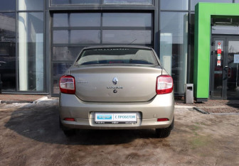 Подержанный автомобиль Renault Logan Sedan 2015 года (4 фото)