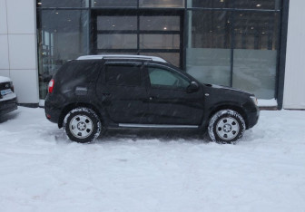 Подержанный автомобиль Nissan Terrano 2015 года (6 фото)