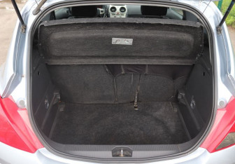 Подержанный автомобиль Opel Corsa 2006 года (10 фото)