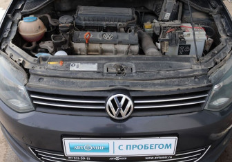 Подержанный автомобиль Volkswagen Polo Sedan 2012 года (15 фото)