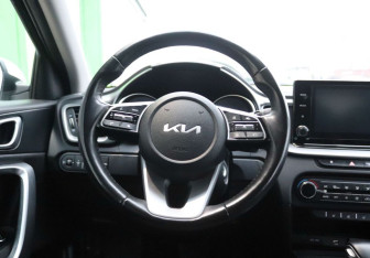 Подержанный автомобиль Kia Ceed Wagon 2022 года (19 фото)