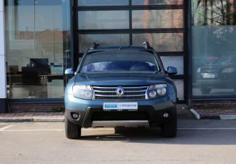 Подержанный автомобиль Renault Duster 2014 года (2 фото)