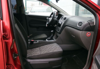 Подержанный автомобиль Ford Focus Hatchback 2009 года (12 фото)