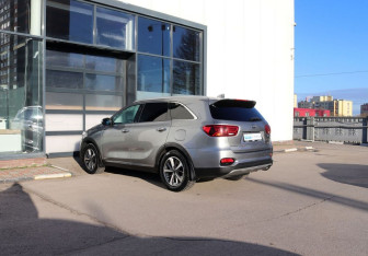Подержанный автомобиль Kia Sorento 2019 года (3 фото)