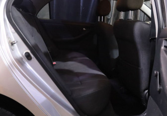 Подержанный автомобиль Toyota Corolla Sedan 2004 года (11 фото)