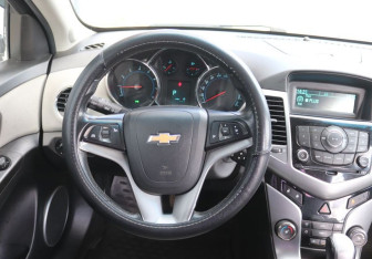 Подержанный автомобиль Chevrolet Cruze Sedan 2012 года (15 фото)