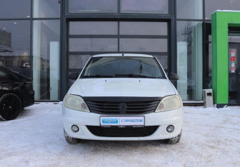 Подержанный автомобиль Renault Logan Sedan 2011 года (8 фото)