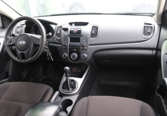 Подержанный автомобиль Kia Cerato Sedan 2010 года (13 фото)