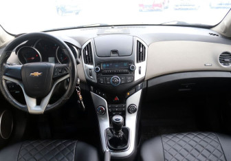 Подержанный автомобиль Chevrolet Cruze Sedan 2014 года (15 фото)