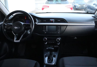 Подержанный автомобиль Kia Rio Sedan 2018 года (15 фото)