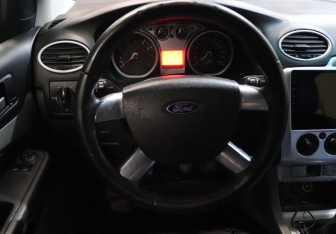 Подержанный автомобиль Ford Focus Sedan 2009 года (16 фото)
