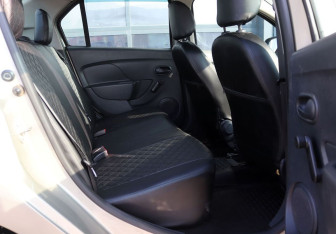 Подержанный автомобиль Renault Logan Sedan 2015 года (10 фото)