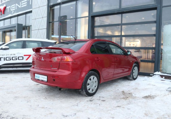 Подержанный автомобиль Mitsubishi Lancer Sedan 2008 года (5 фото)