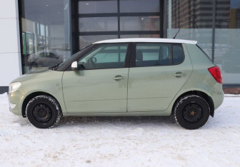 Подержанный автомобиль Skoda Fabia Hatchback 2012 года (2 фото)