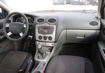 Подержанный автомобиль Ford Focus Sedan 2011 года (13 фото)