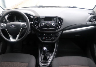 Подержанный автомобиль LADA (ВАЗ) Vesta Sedan 2019 года (14 фото)