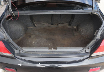 Подержанный автомобиль Mitsubishi Lancer Sedan 2004 года (9 фото)