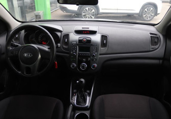 Подержанный автомобиль Kia Cerato Sedan 2011 года (14 фото)