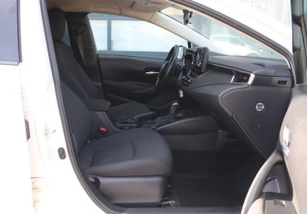Подержанный автомобиль Toyota Corolla Sedan 2019 года (12 фото)