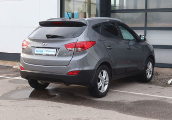Подержанный автомобиль Hyundai ix35 2011 года (5 фото)