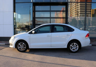 Подержанный автомобиль Volkswagen Polo Sedan 2014 года (2 фото)