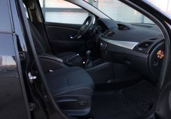 Подержанный автомобиль Renault Fluence 2012 года (9 фото)