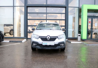 Подержанный автомобиль Renault Sandero 2019 года (8 фото)