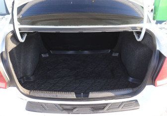 Подержанный автомобиль Volkswagen Polo Sedan 2017 года (10 фото)