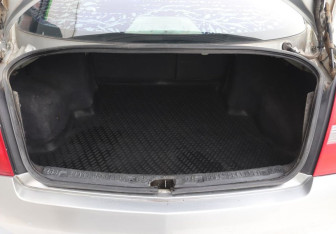 Подержанный автомобиль Nissan Primera Sedan 2005 года (9 фото)