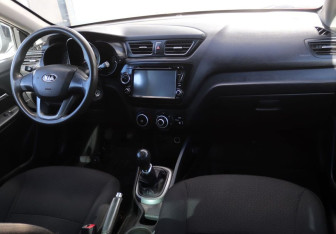 Подержанный автомобиль Kia Rio Sedan 2013 года (14 фото)