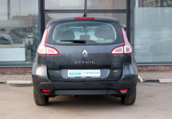 Подержанный автомобиль Renault Scenic 2009 года (4 фото)