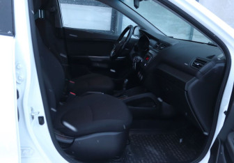 Подержанный автомобиль Kia Rio Hatchback 2016 года (13 фото)