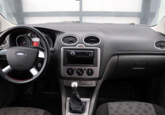 Подержанный автомобиль Ford Focus Hatchback 2009 года (14 фото)