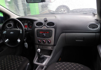 Подержанный автомобиль Ford Focus Hatchback 2011 года (11 фото)