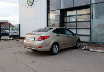 Подержанный автомобиль Hyundai Solaris Sedan 2011 года (5 фото)